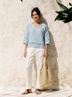 V-ringad linnetopp med lager-på-lager-fåll för dam-Tops for women-Fjallbarn