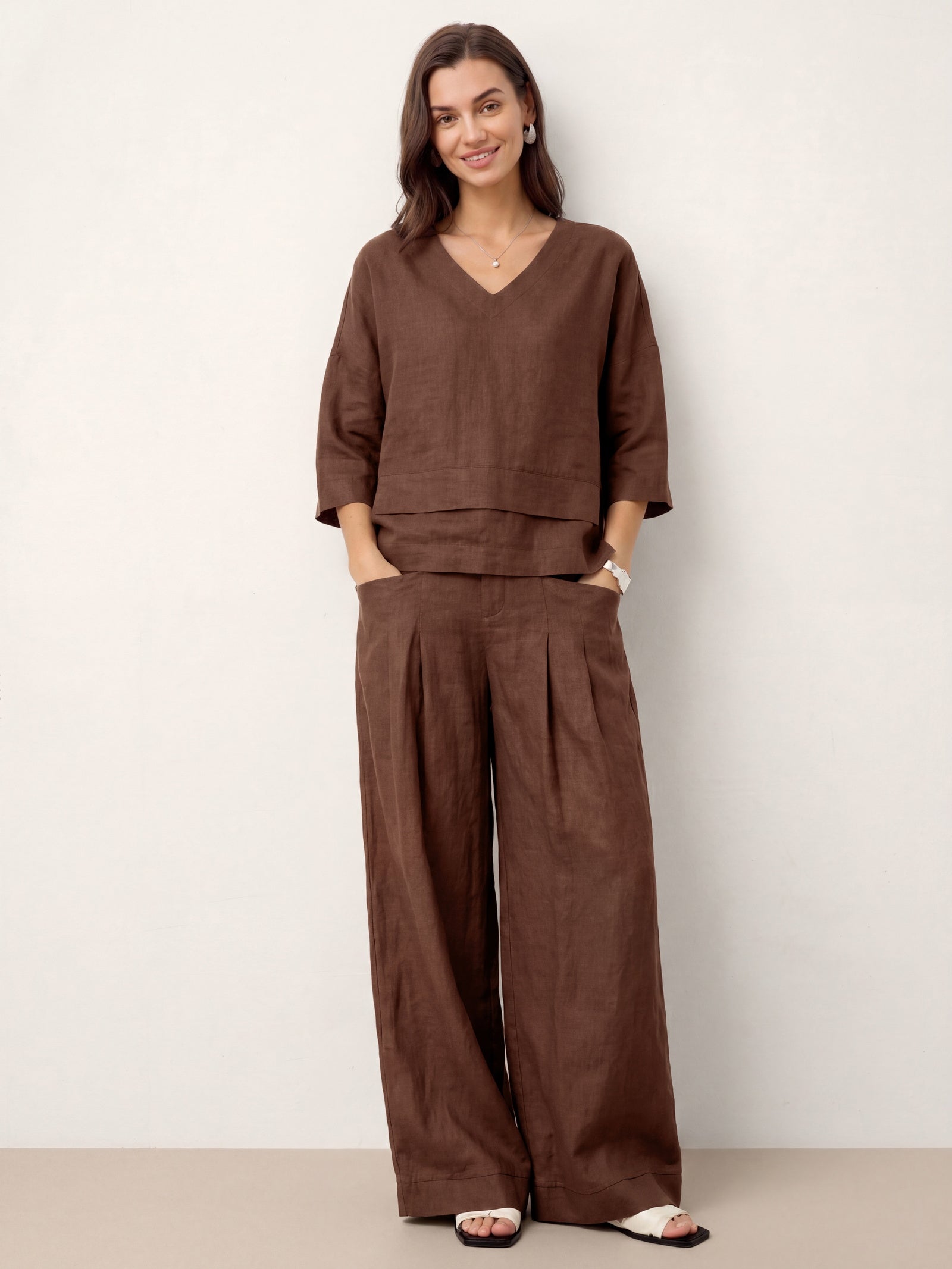 V-ringad linnetopp med lager-på-lager-fåll för dam-Tops for women-Fjallbarn
