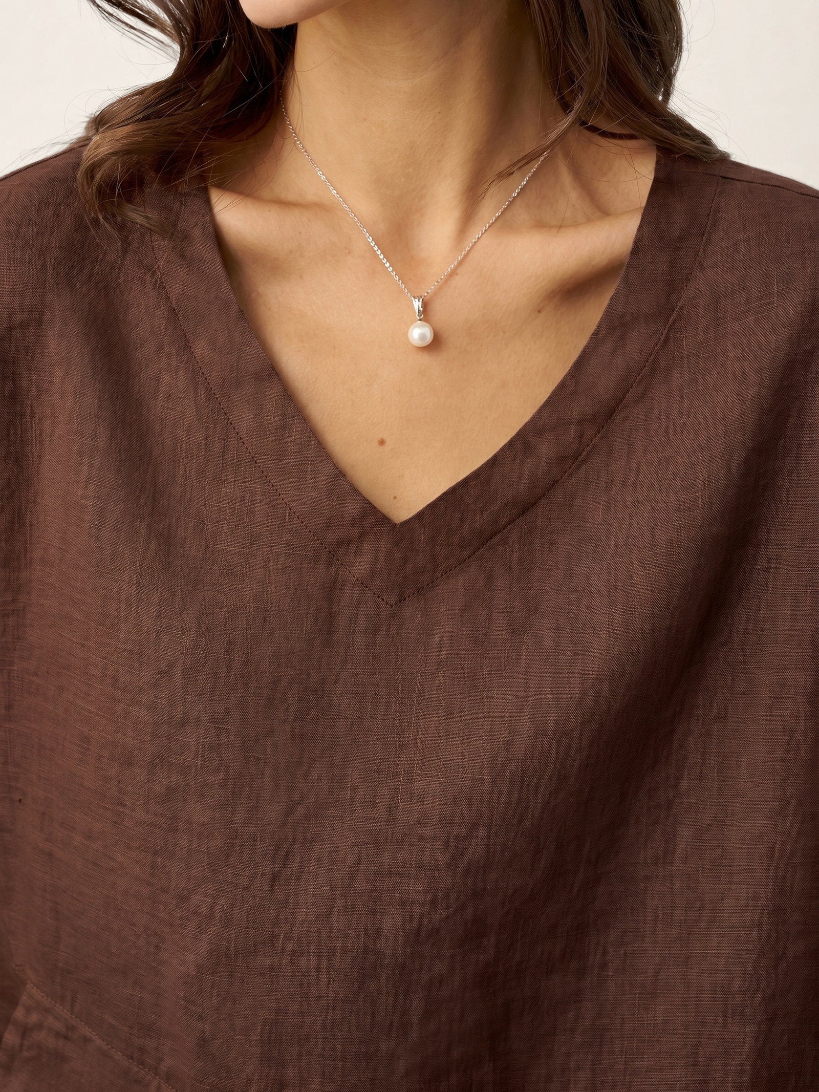 V-ringad linnetopp med lager-på-lager-fåll för dam-Tops for women-Fjallbarn