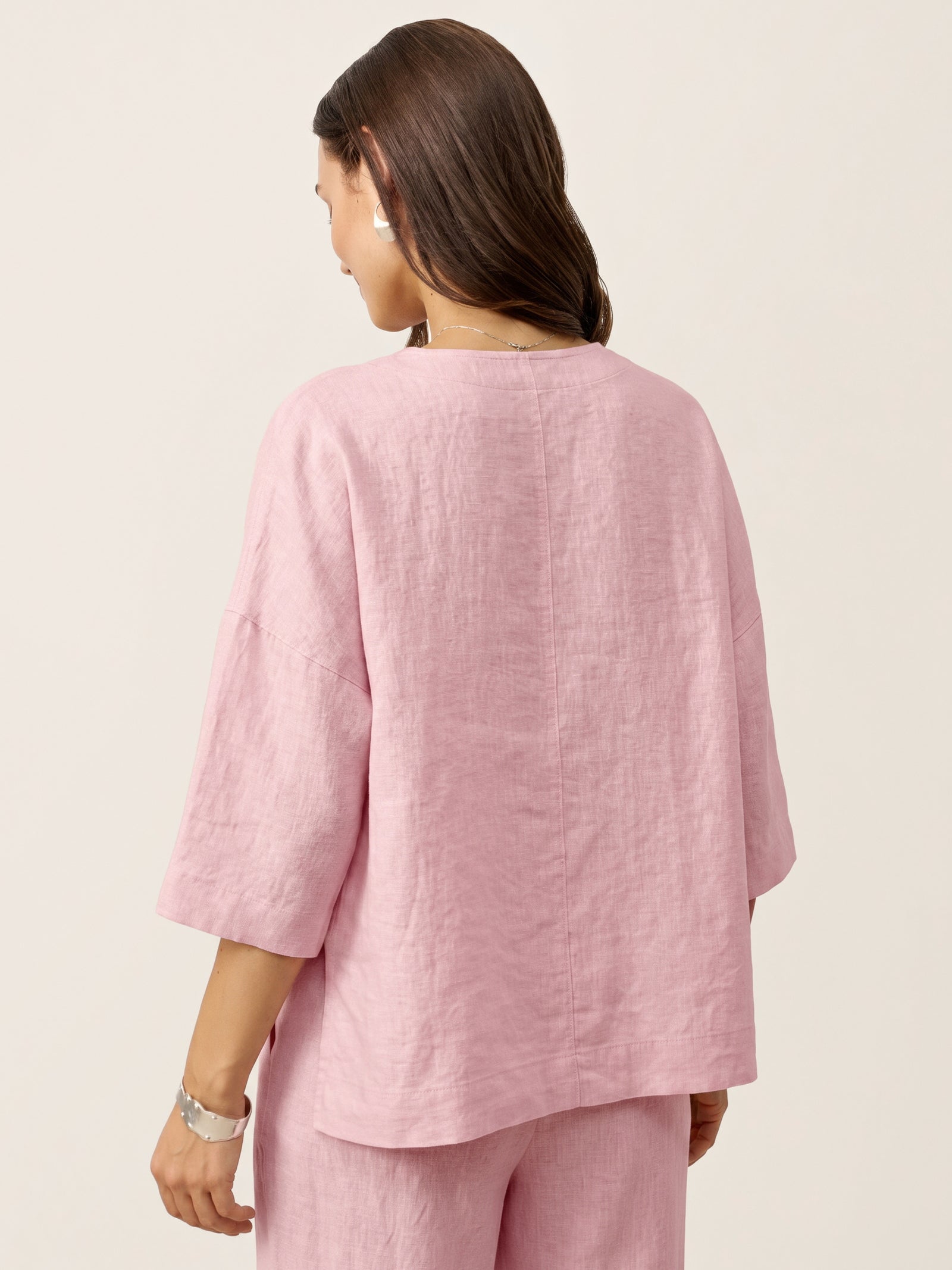 V-ringad linnetopp med lager-på-lager-fåll för dam-Tops for women-Fjallbarn