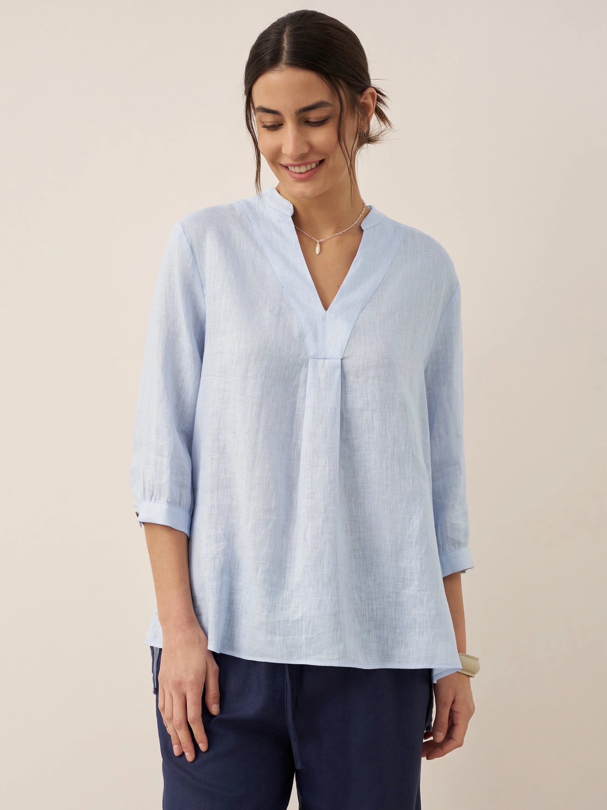 V-ringad linnetunika för dam-Shirts for women-Fjallbarn