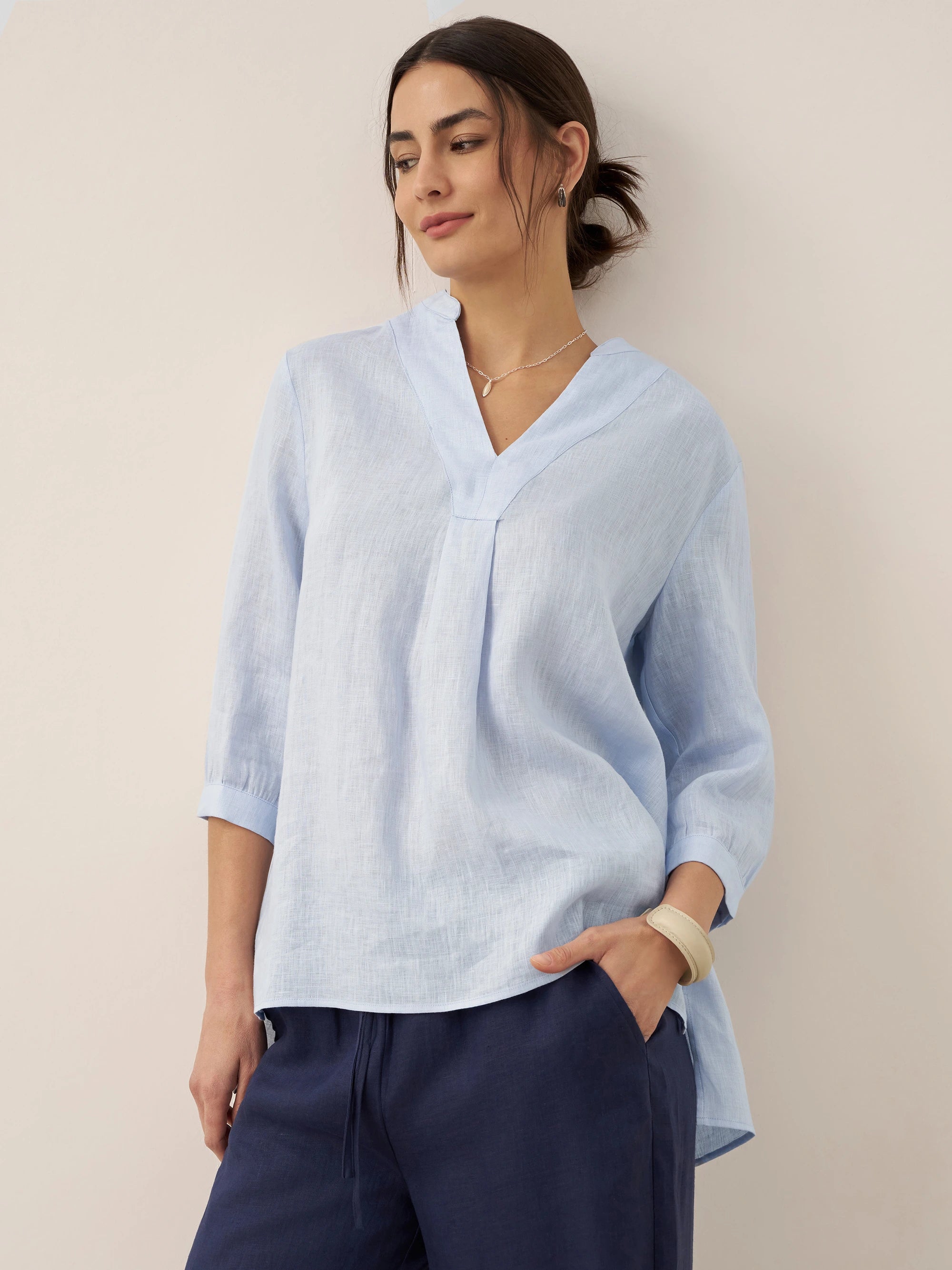 V-ringad linnetunika för dam-Shirts for women-Fjallbarn