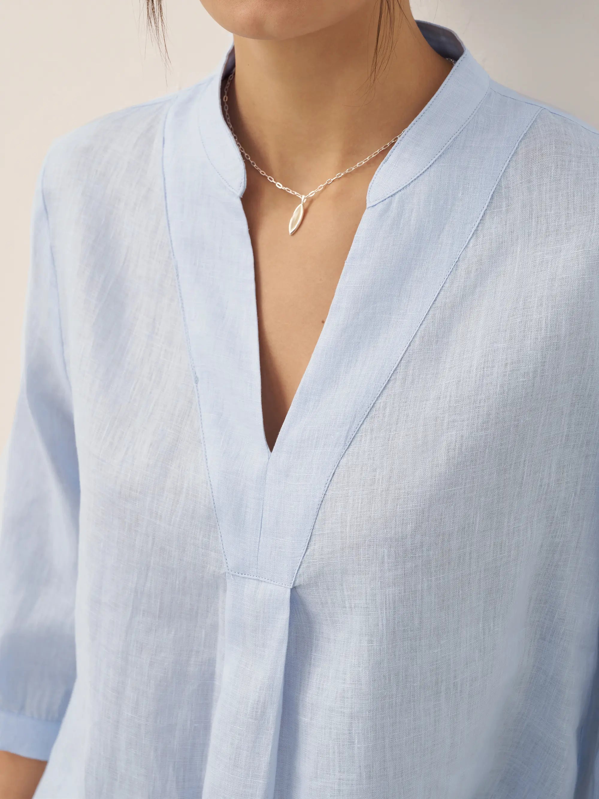 V-ringad linnetunika för dam-Shirts for women-Fjallbarn