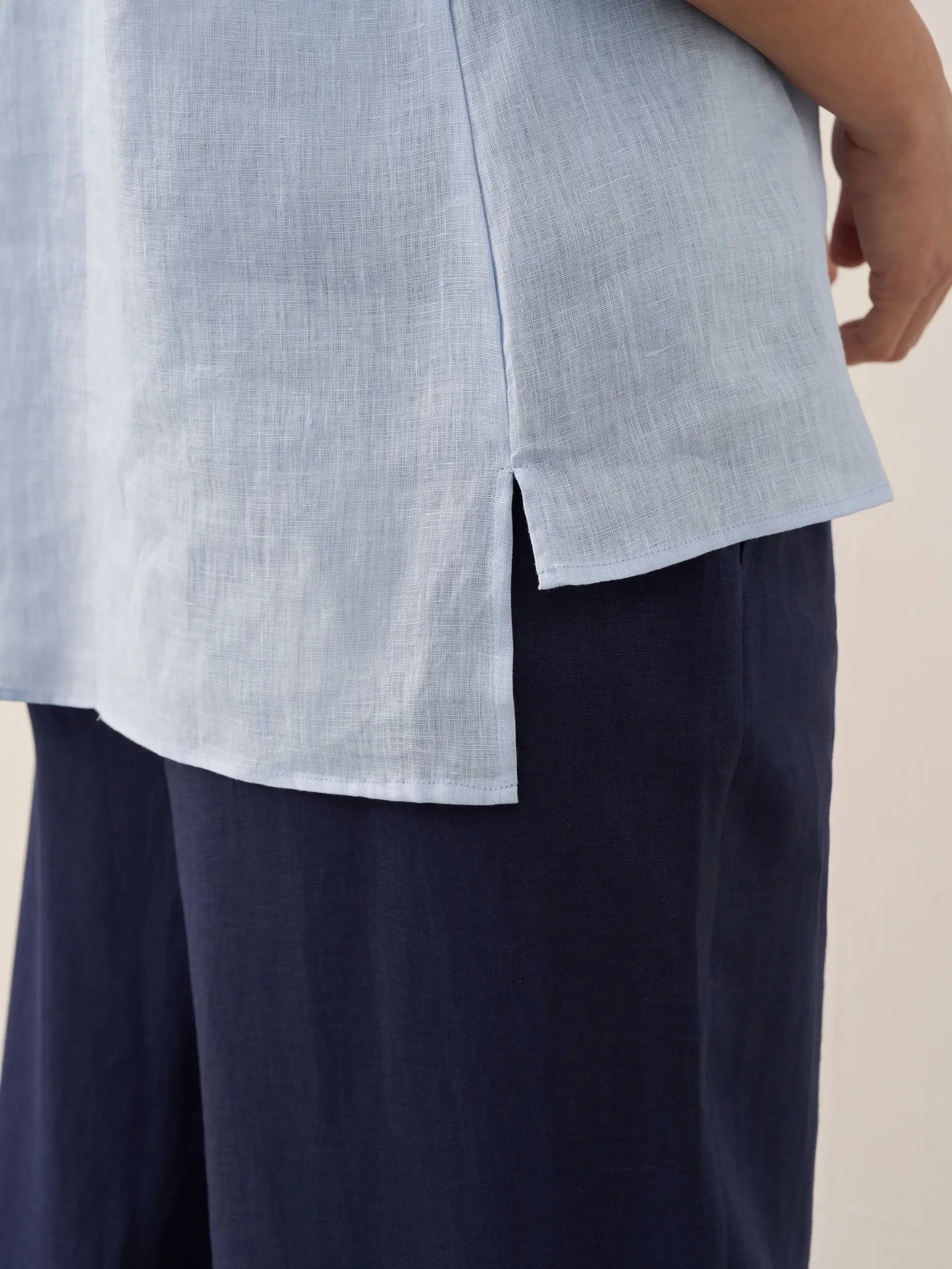 V-ringad linnetunika för dam-Shirts for women-Fjallbarn