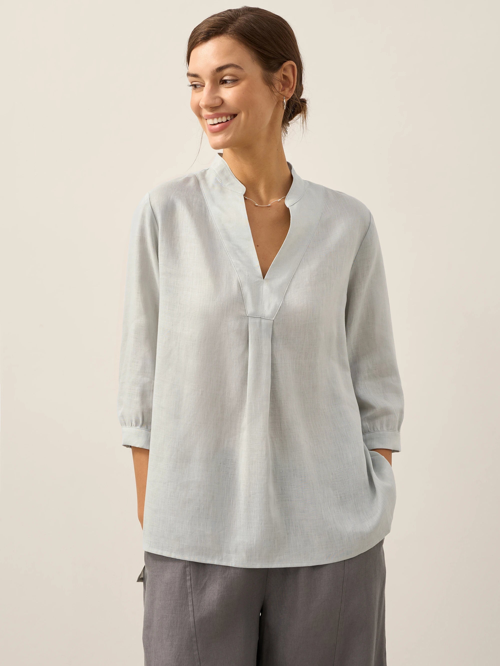 V-ringad linnetunika för dam-Shirts for women-Fjallbarn
