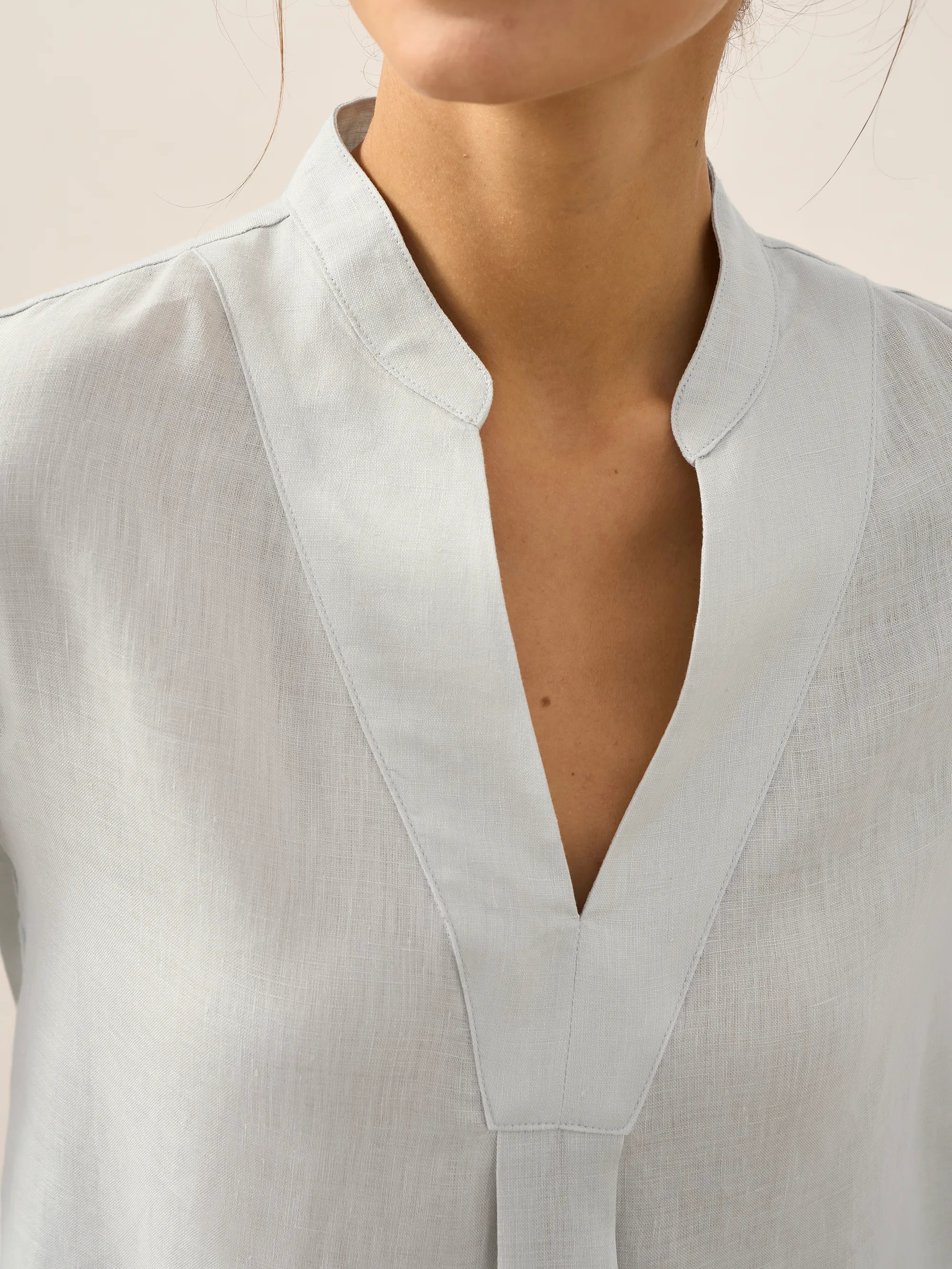 V-ringad linnetunika för dam-Shirts for women-Fjallbarn