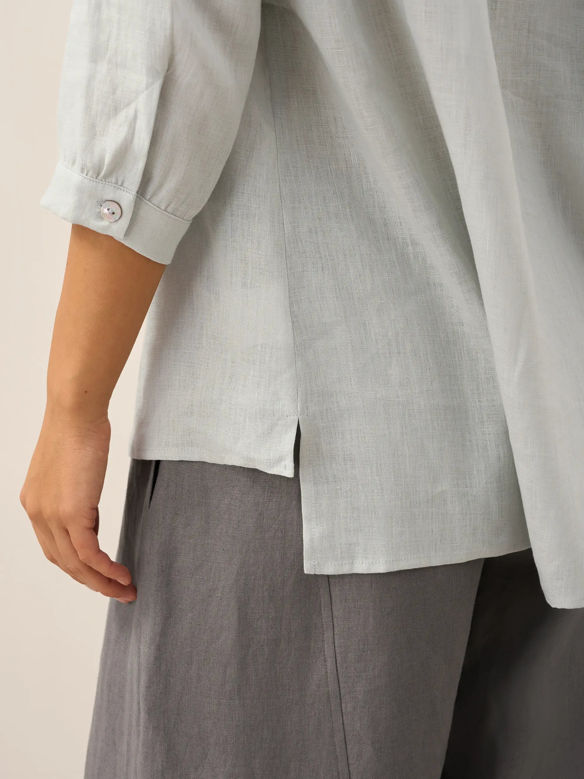 V-ringad linnetunika för dam-Shirts for women-Fjallbarn