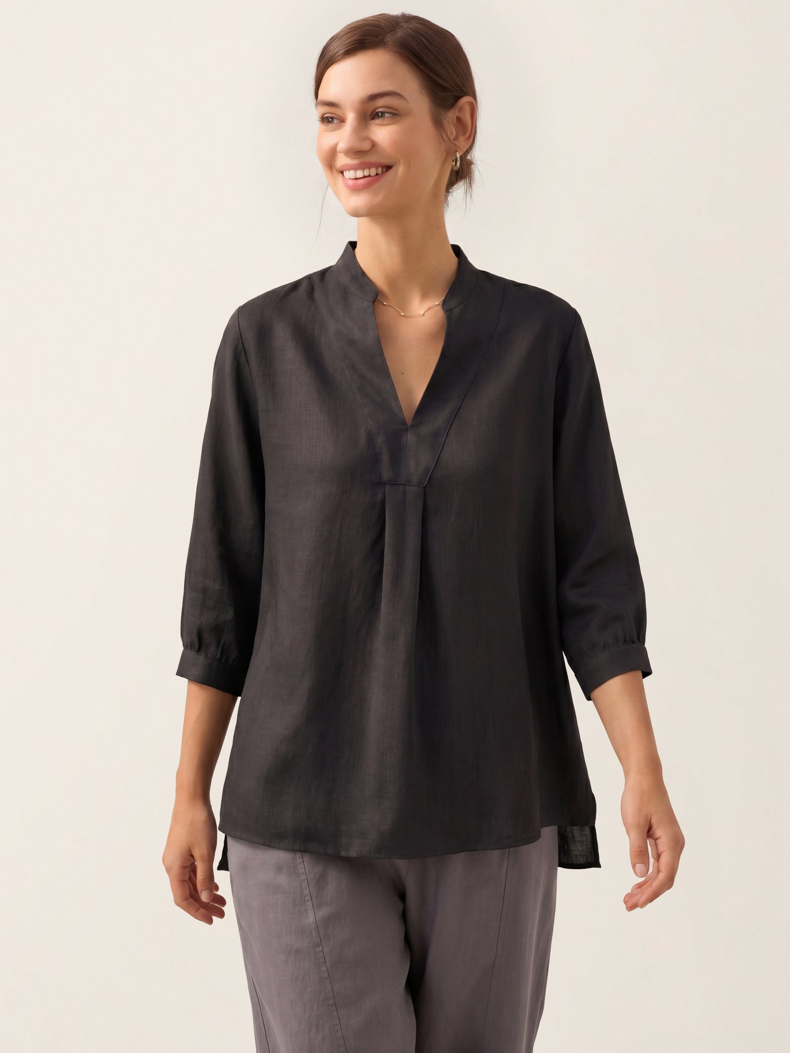 V-ringad linnetunika för dam-Shirts for women-Fjallbarn