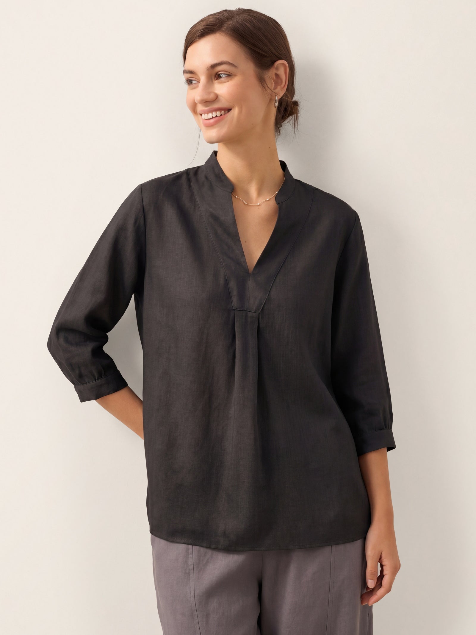 V-ringad linnetunika för dam-Shirts for women-Fjallbarn